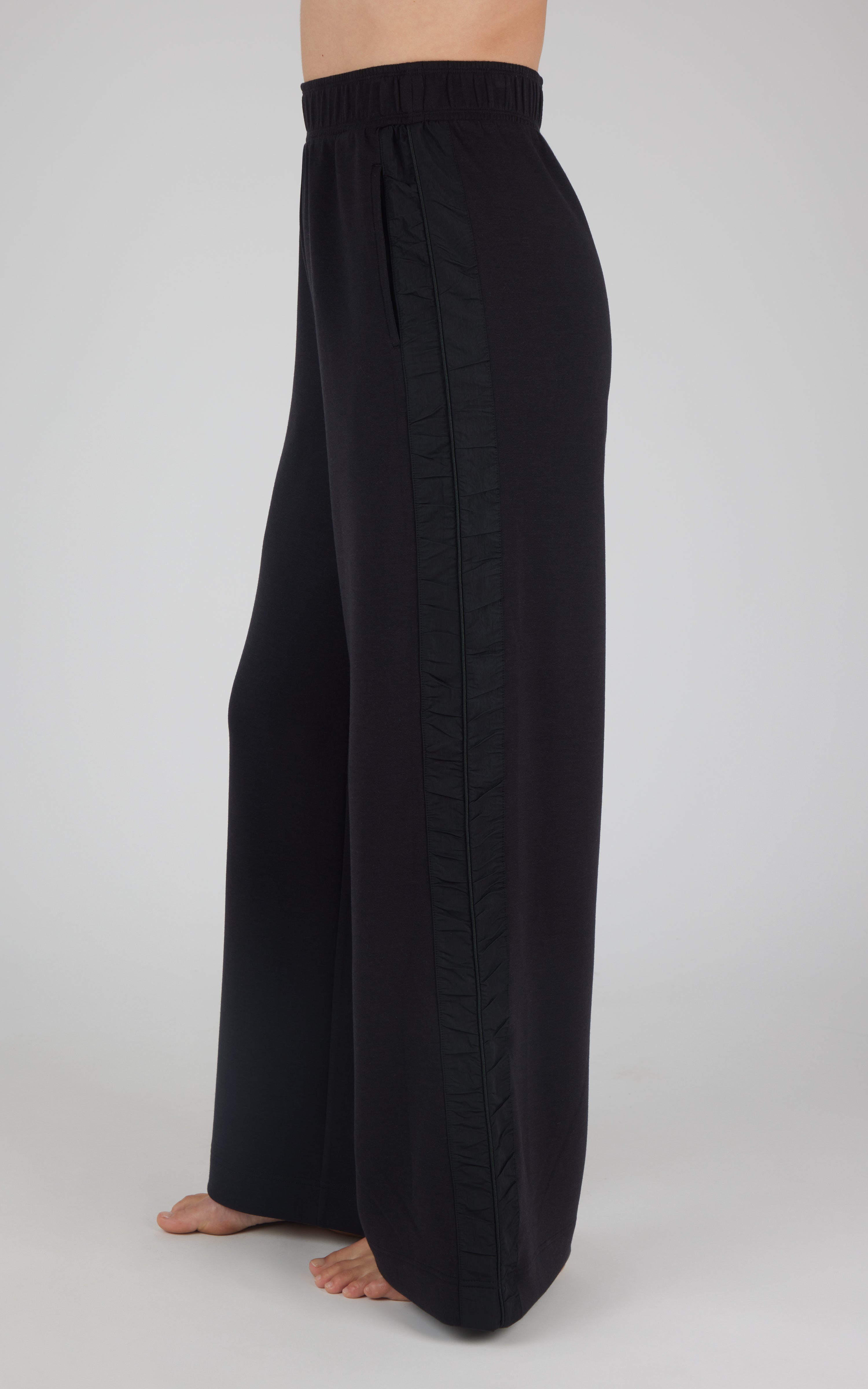 Scuba Divergent Wide Leg Pant with Contrast Radiant Paneling